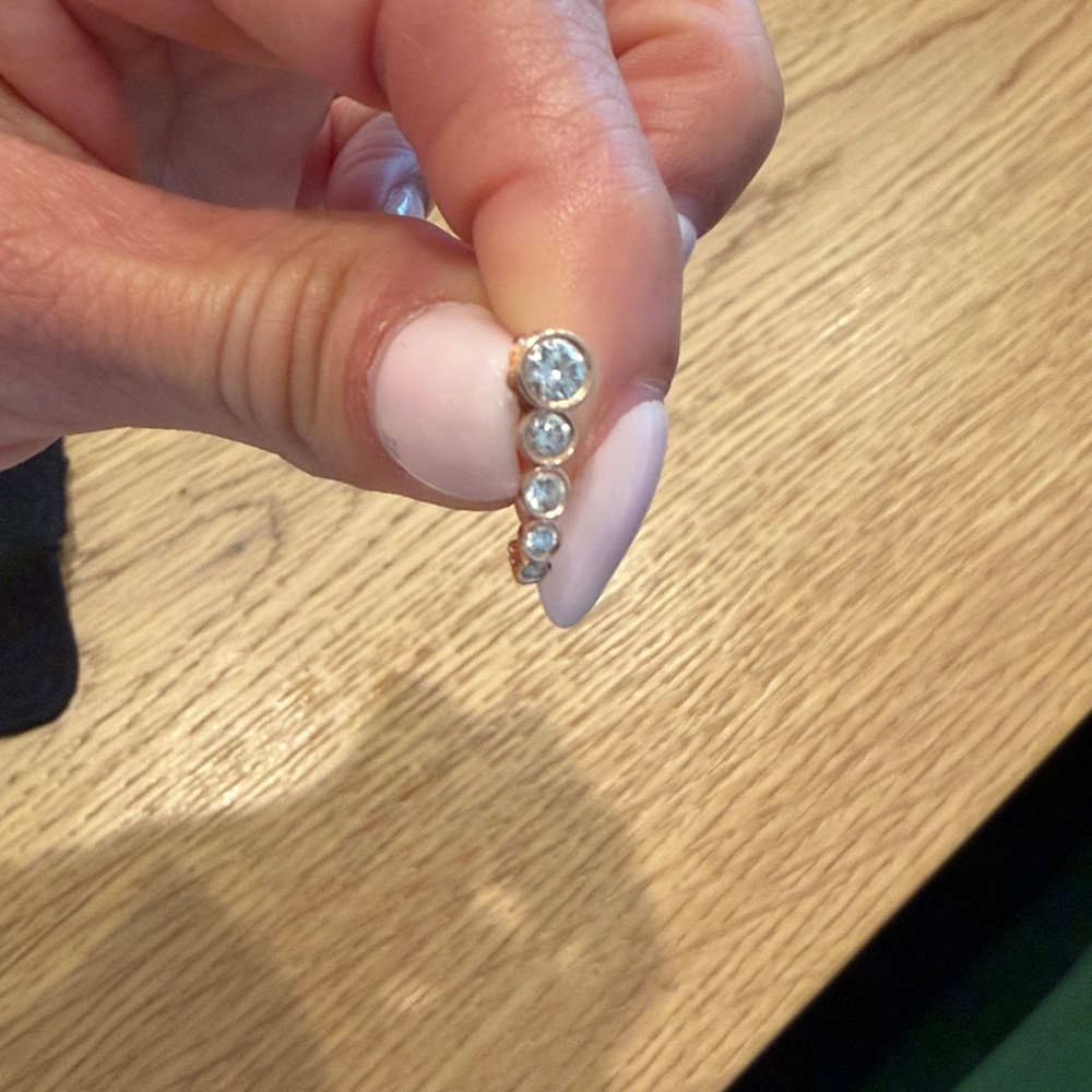 Idyl Romy Singel Diamond Hoop - Picture 6 of 6